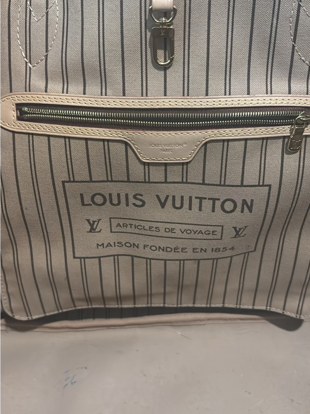Louis Vuitton Monogram Canvas Tote with Matching Pouch - Brown & Tan - Picture 3 of 5